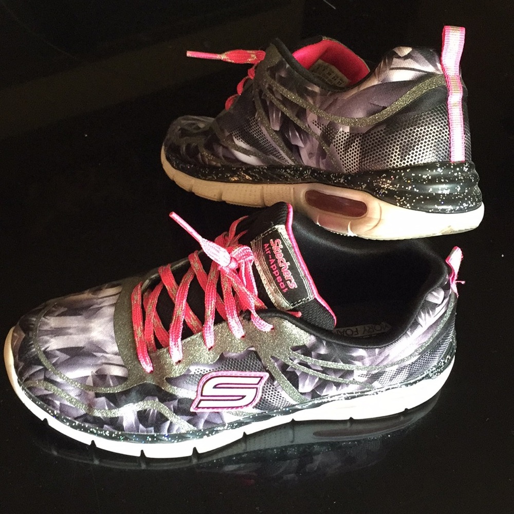 Skechers pink/black sneakers with glitter leaf design size 6‎